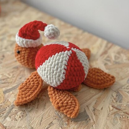 Christmas candy turtle crochet pattern, PDF, amigurumi peppermint candy turtle tutorial