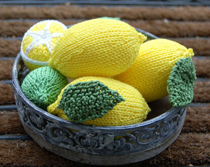 100 Flowers to Knit and Crochet