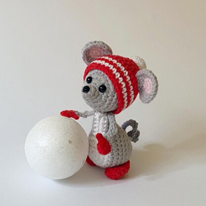 Mouse with hat