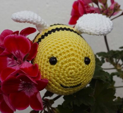 Crochet pattern: bee Summsumm!