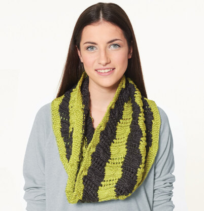 Snakes and Ladders Cowl in Caron Simply Soft & Simply Soft Heathers - Downloadable PDF