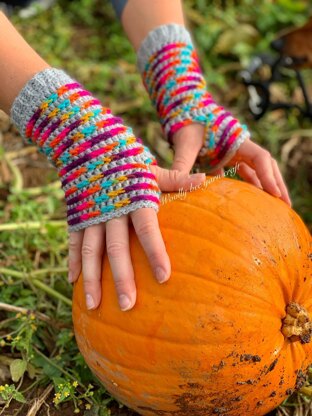 Bee cosy fingerless mitts