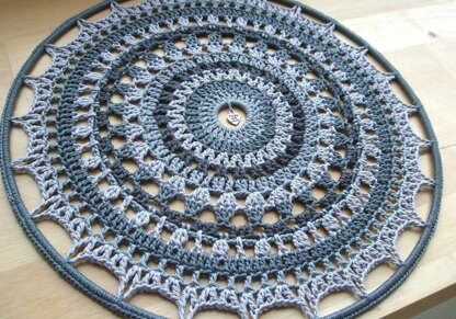 4 Shades of Grey Mandala with charm