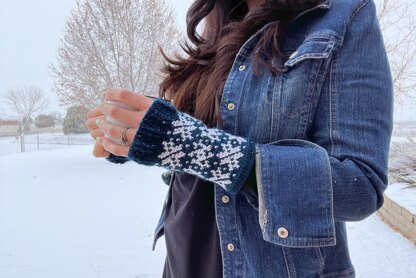 Falling Snowflakes Mitts