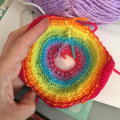 One piece rainbow hanger
