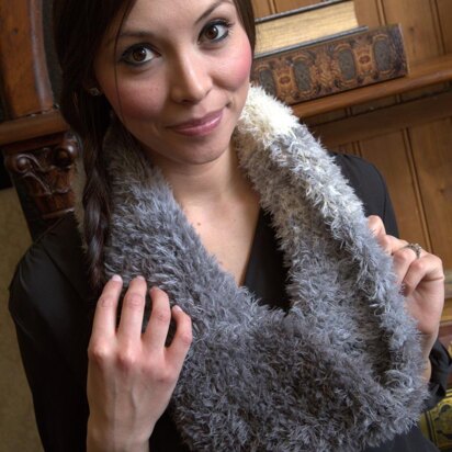 Ombre Cowl in Plymouth Yarn Arequipa Fur - F625 - Downloadable PDF