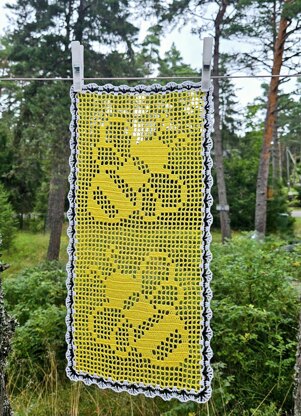 Bee Table Runner