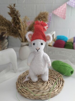 Mouse crochet pattern. Fluffy mouse pattern.