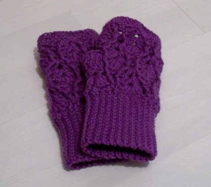 Fingerless Gloves with Cable & Eyelet Design