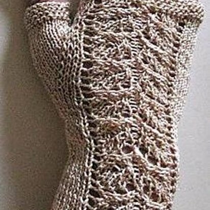 K828-Gol (Rose) Leaf Gloves - knitting pattern