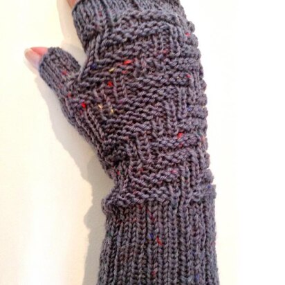 Riblets Wrist Warmers - knitting pattern