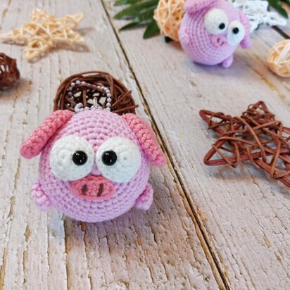 Piggy amigurumi keychain