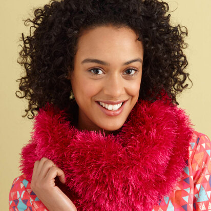 Cushy Fur Cowl in Lion Brand Fun Fur - L0734E