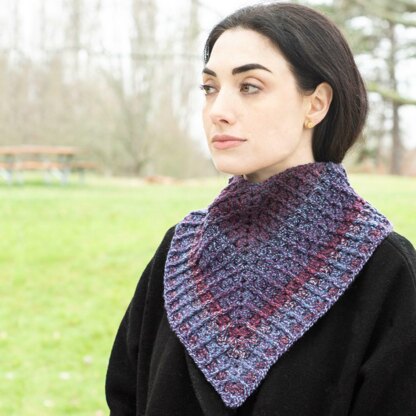 Ridgeline Bandana Cowl in Cascade 220 Superwash Wave - W690 - Downloadable PDF