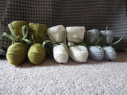 Classic 4ply Baby Bootees