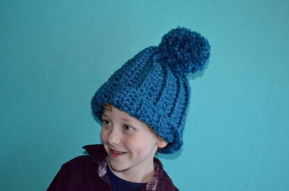 Mega pom pommy hat