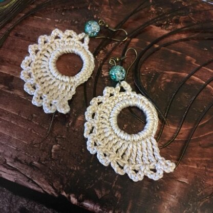 78. Openwork shell earring