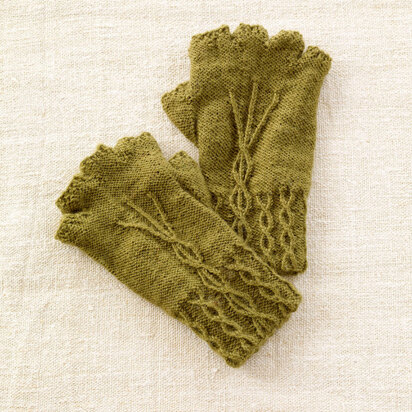 Fingerless Gloves in Lion Brand Sock Ease - L0704