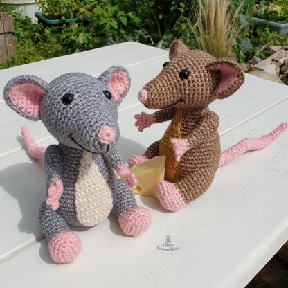 Roscoe the Rat - UK Terminology - Amigurumi