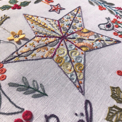 Un Chat Dans L'Aiguille Easy Customize - Christmas Star - Size L Embroidery Kit