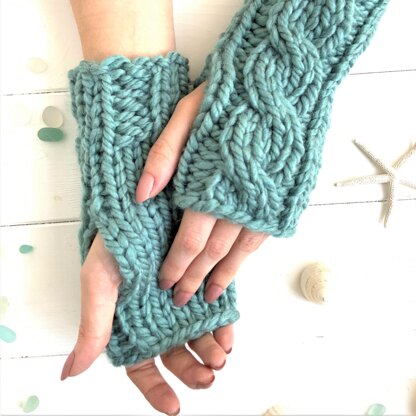 Super-cosy Cable Gloves