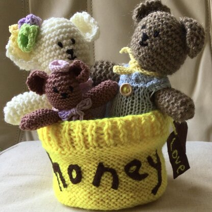 Bear Hug Family living in a honeypot knitting pattern