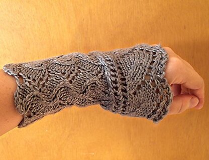 Mistarille cowl and cuffs