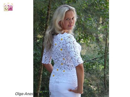White lace blouse with daisies