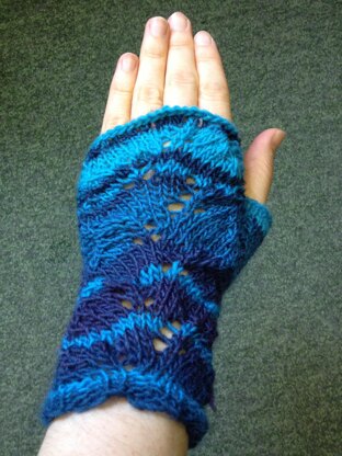 Leafy DK Fingerless Gloves