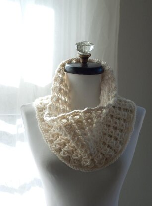 Pavo Knit Cowl