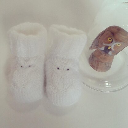 Baby booties with owl detail