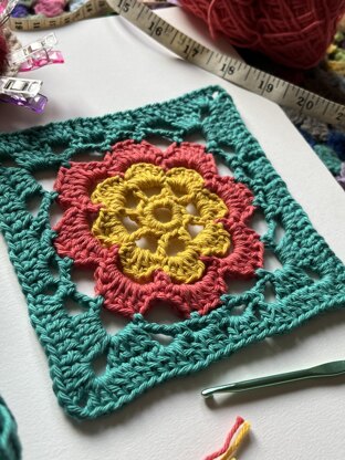 Lacy Flower Granny Square