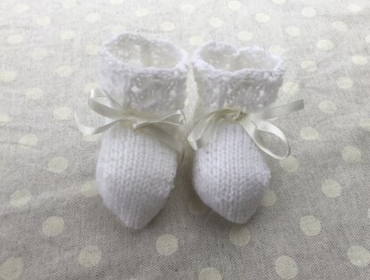 Lace top knitted baby booties