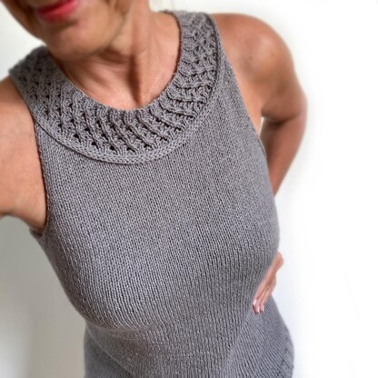 Big Chain Top Knitting pattern by Hinterm Stein | LoveCrafts