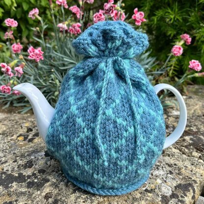 Diamond Patterned 4 Cup Teapot Cosy Knitting Pattern.
