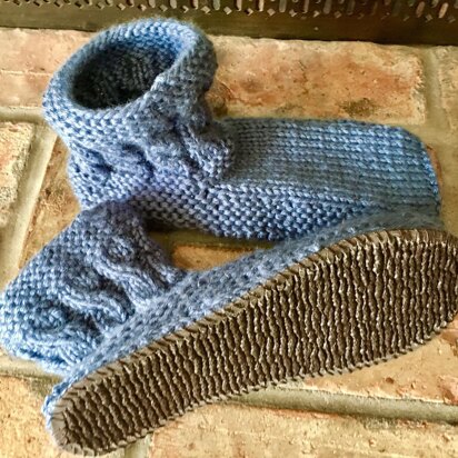 Women's Cable Slippers - knitting pattern