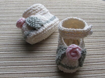 Knitted Shoes With Seed Stitch Leaves and Roses