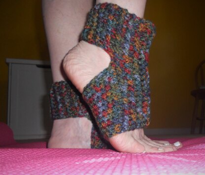 Crochet Yoga Socks in Plymouth Yarn Sakkie - F643