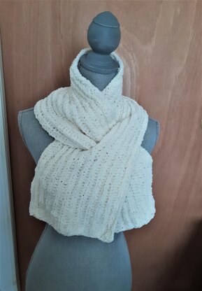 Brioche Chenille Keyhole Scarf