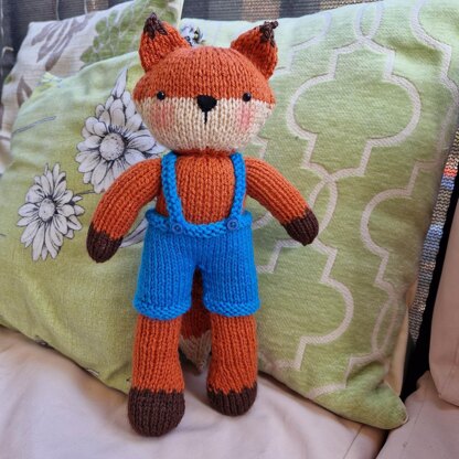 Vintage Style Toby the Fox Knitting Pattern