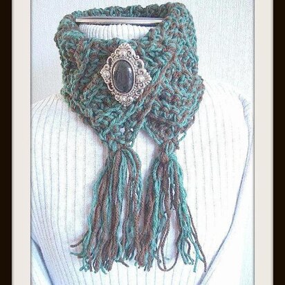 Tassel Cowl | Crochet Pattern by Ashton11