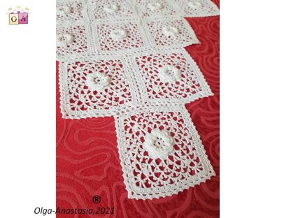 White openwork square runner