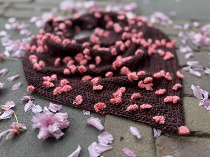 Falling Blossoms Cowl (crochet)