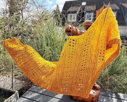 Flat Triangular Scarf "Larisaia"