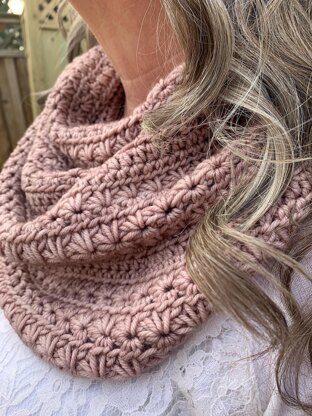 Southern Sunset Cowl (DK)