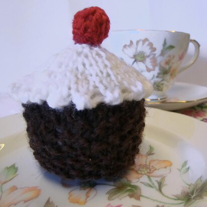 Knitted Cupcake Pincushion