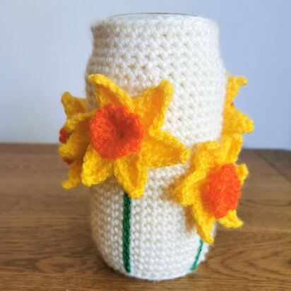 Daffodils vase/pot