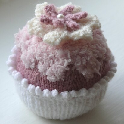 Triple Flower Cupcake - knitting pattern