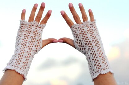 Evita crochet lace fingerless gloves