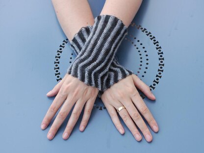 Seidenhasiges - fingerless gloves